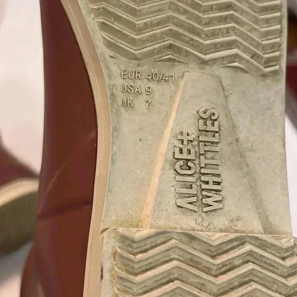 Alice & Whittles Rain Booties Caramel & Cream 9 Chevron Design on Toe Trendy Fun - Picture 8 of 11